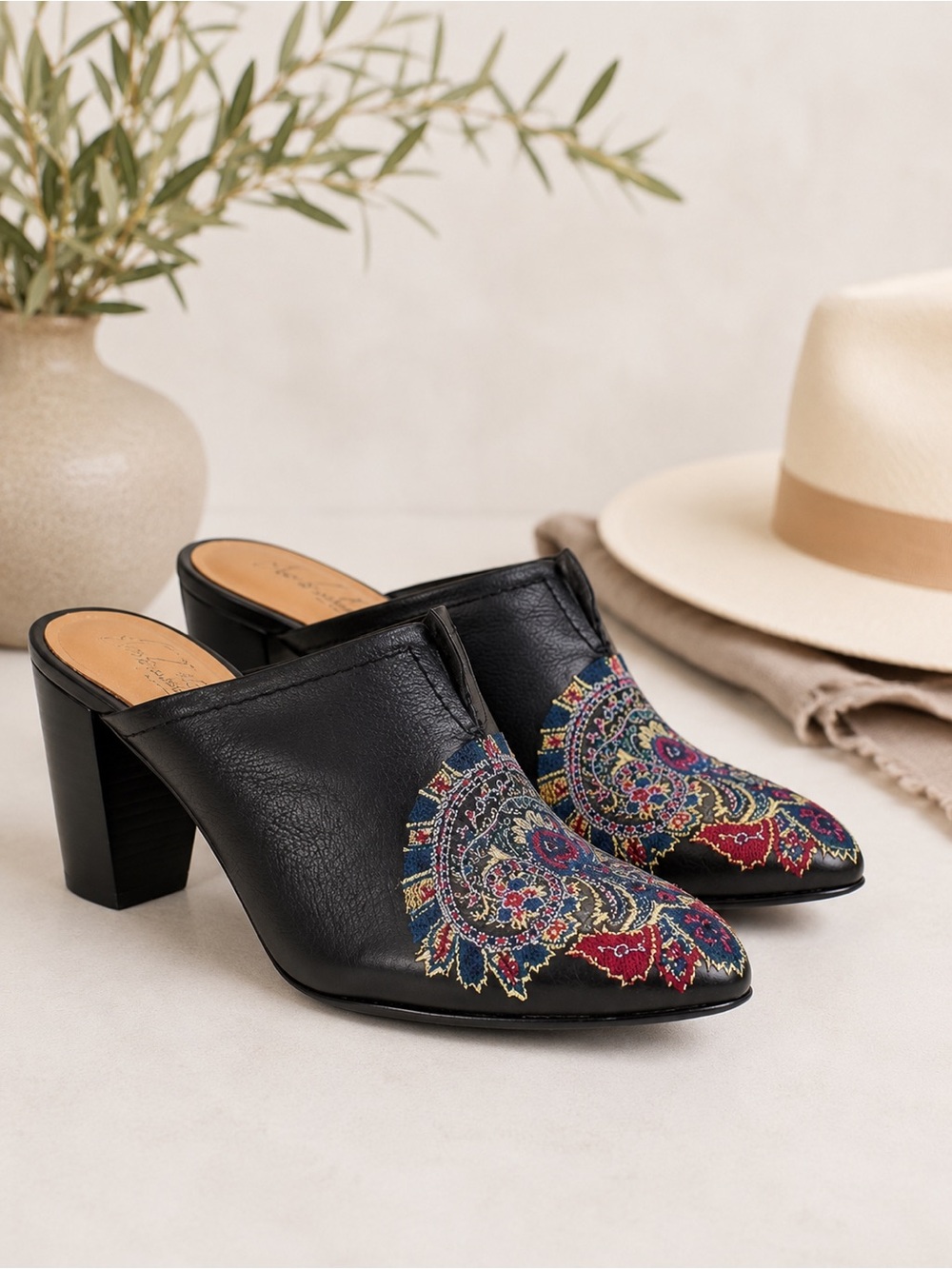 WESTERN LEATHER MULE EMBROIDERED BOHO Patricia Nash Black & Blue Roberta SIZE 7